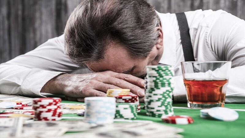 mo danh bai thua tien 4 Mơ 2 người lạ mất hết tài sản vì đánh bài dốt đánh lô đề 31